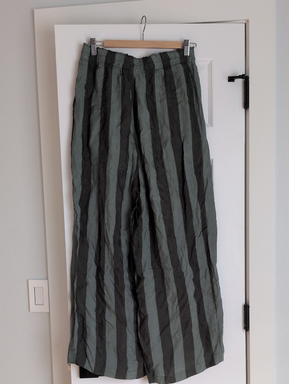 Left On Friday Day Trip Pants NWT - Picture 5 of 5